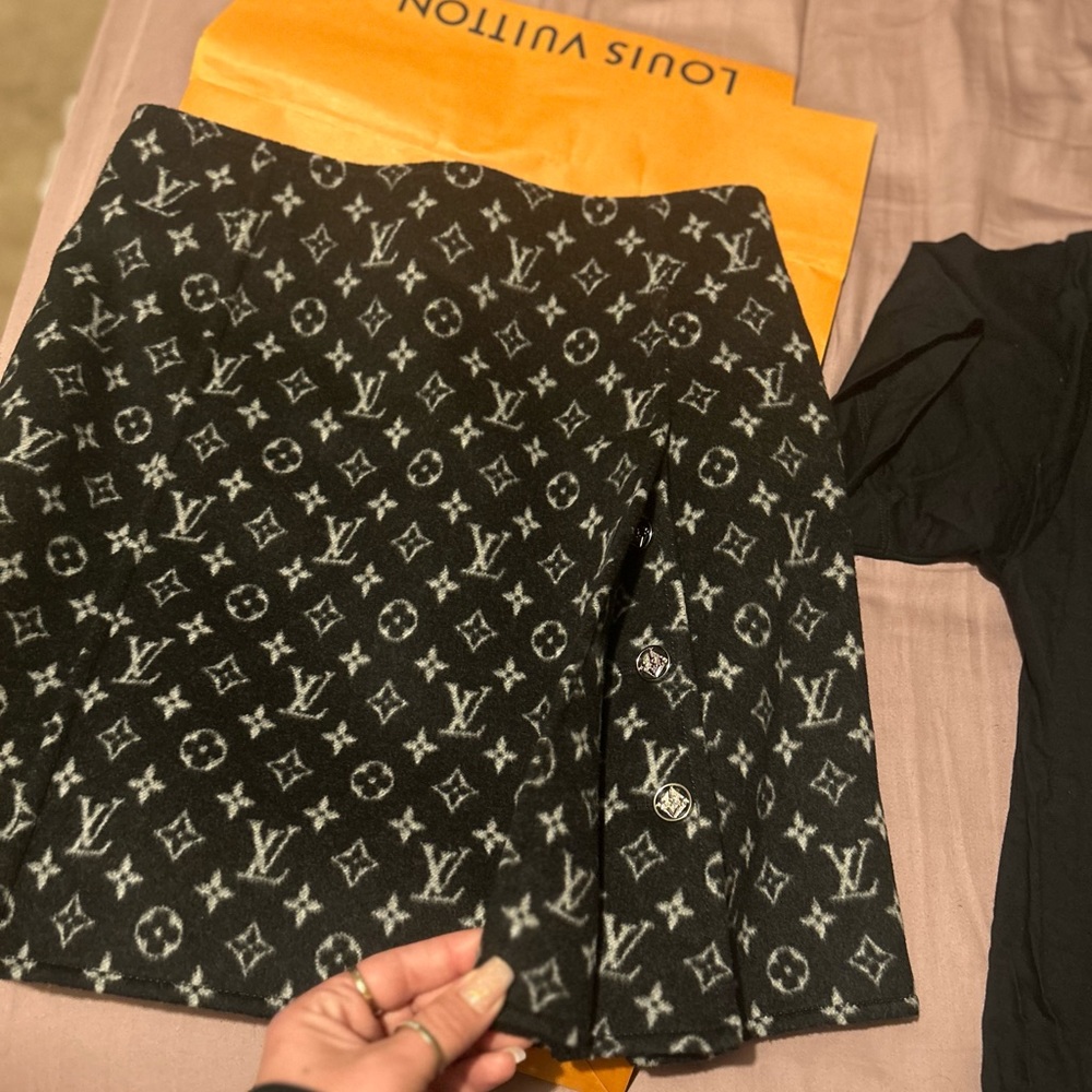 Mini skirt wool worn once